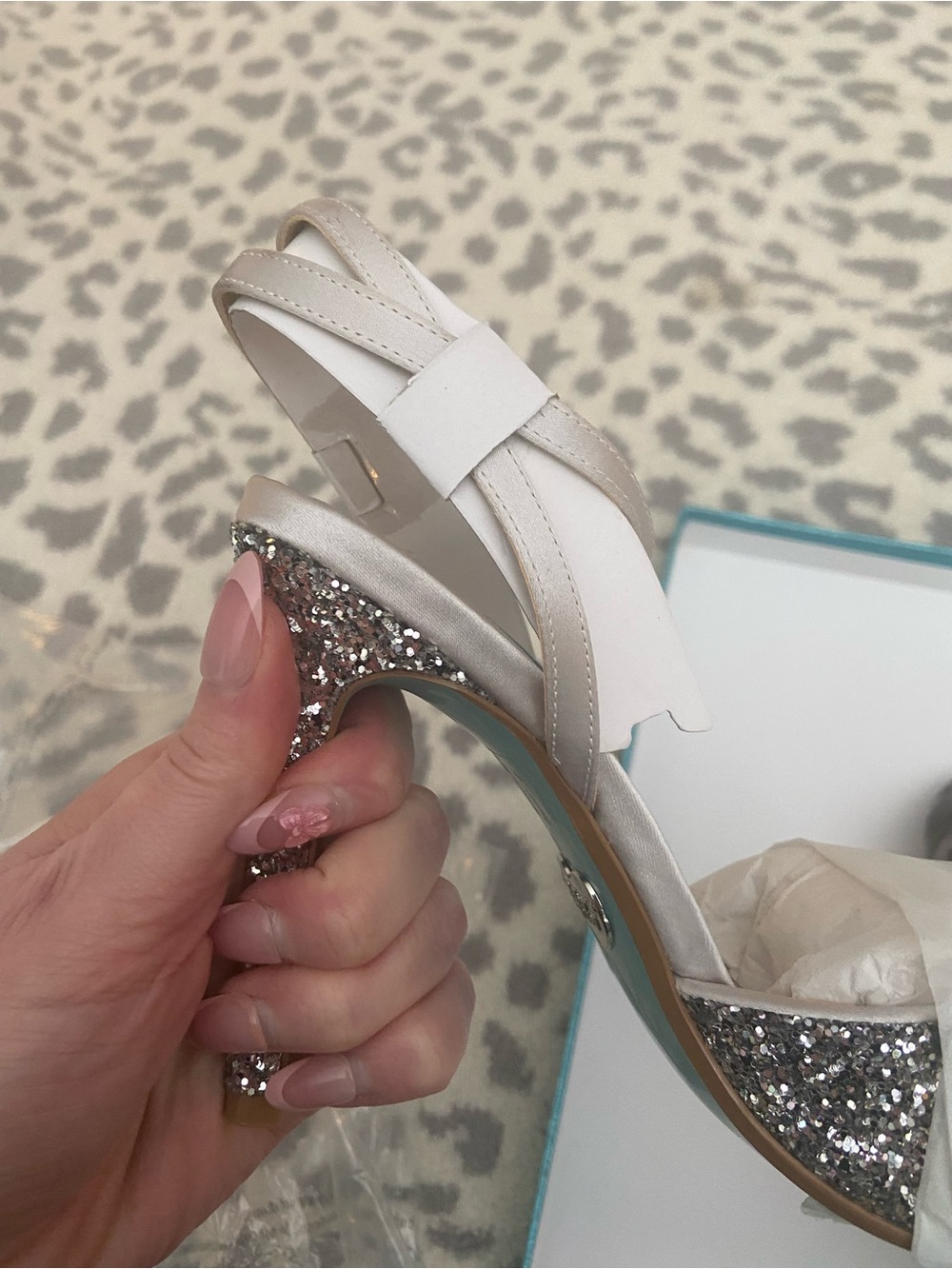 NIB BLUE BY BETSEY JOHNSON JILLY VELVET BOW & GLITTER HEELS SIZE 6.5 - Picture 6 of 7